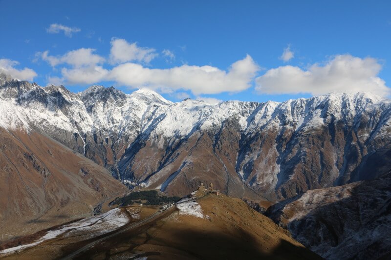 trekking en Kazbegi Georgia , Juta y valle de Sno, valle del truso