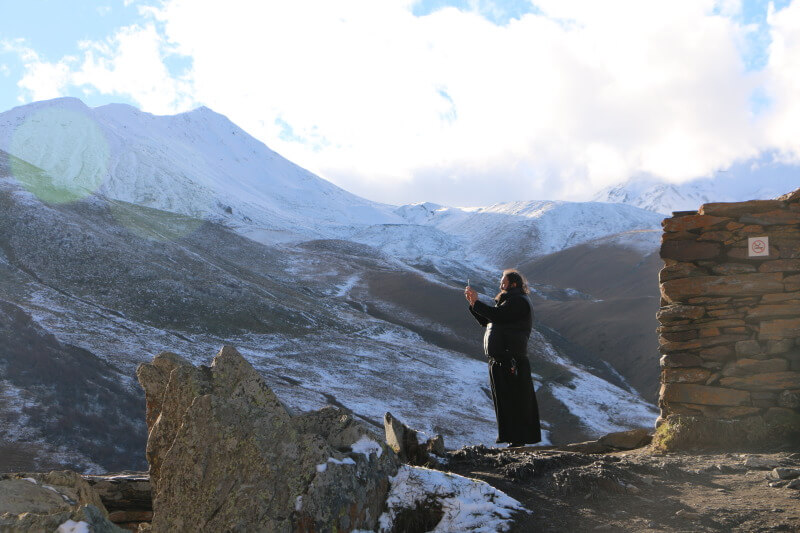 trekking en Kazbegi Georgia , Juta y valle de Sno, valle del truso