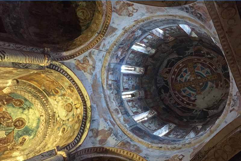 Trekking Racha La iglesia de Nikortsminda 